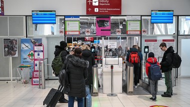 nocny atak na kijów. polska zamknęła ruch lotniczy na dwóch lotniskach