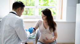 Co oznaczają neutrofile podwyższone w ciąży? Ekspertka tłumaczy