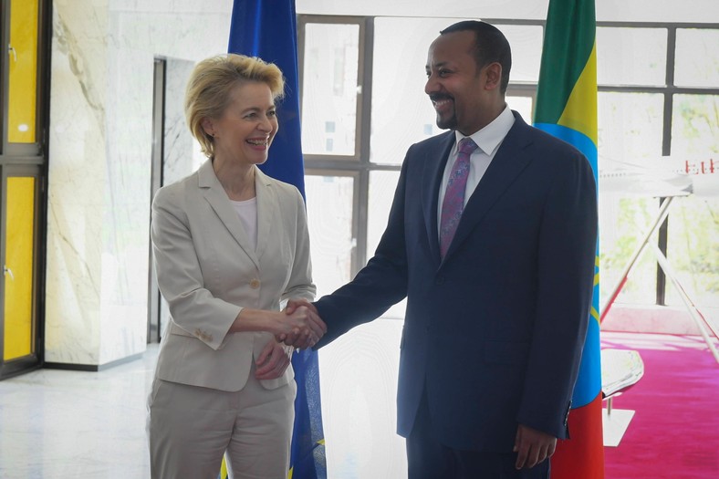 Przewodnicząca Komisji Europejskiej Ursula von der Leyen z premierem Etiopii Abiym Ahmedem Alim podczas spotkania w Addis Abebie, 7 grudnia 2019 r.