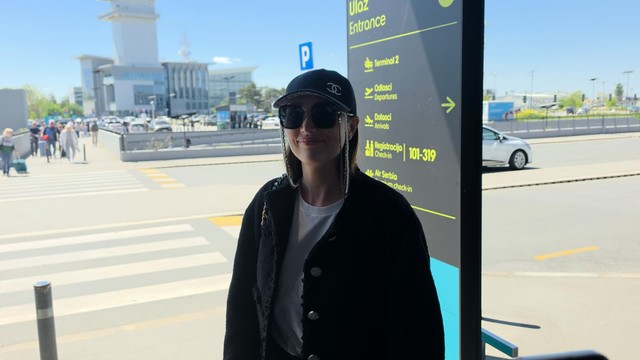 Aleksandra Prijović na aerodromu