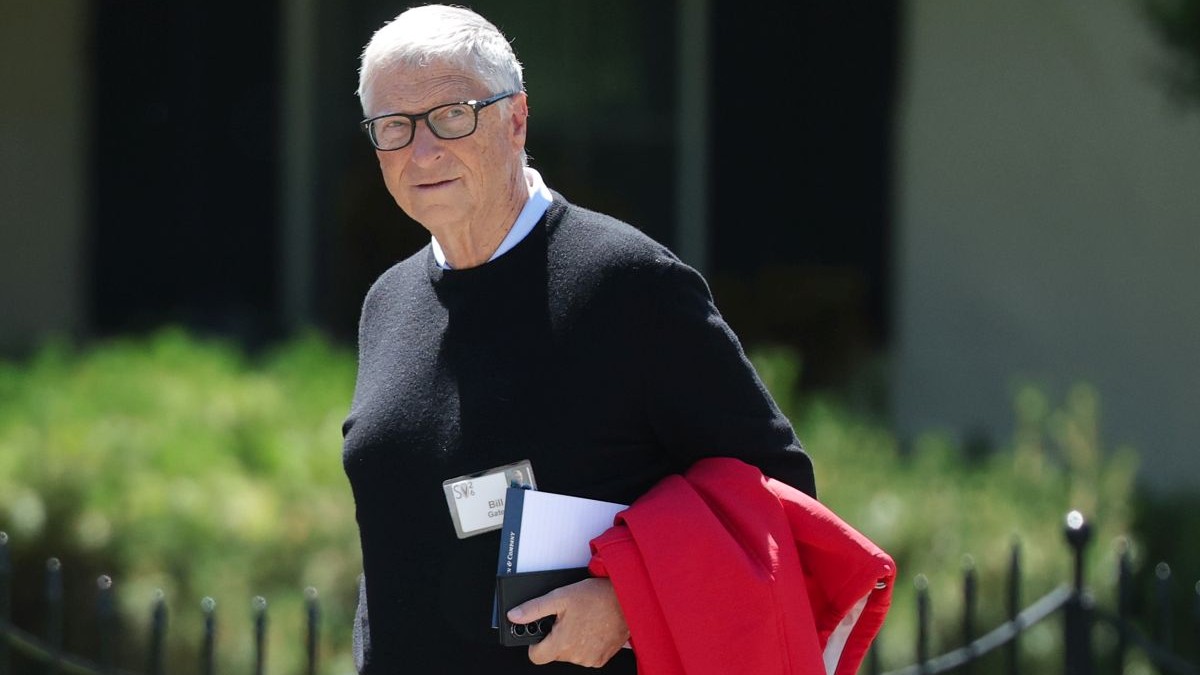Bill Gates avertizează că urmează un val masiv de atacuri cibernetice cu inteligență artificială în următoarele 12 luni. Ce pericole ne așteaptă