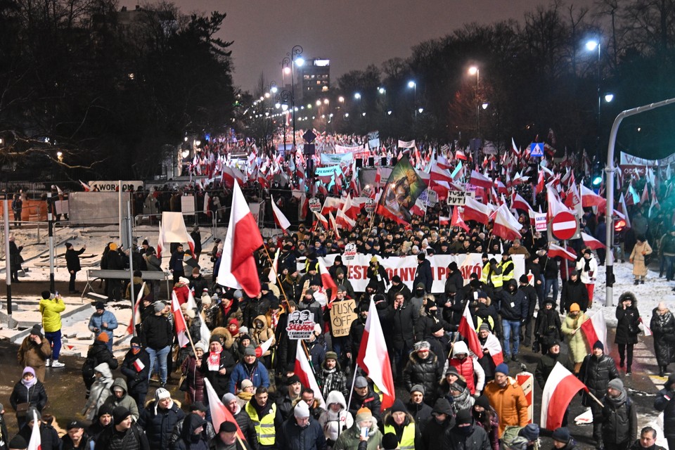 Organizowana przez Prawo i Sprawiedliwość manifestacja "Protest Wolnych Polaków" w Warszawie