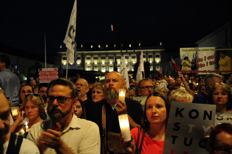 Protest przed Pałacem Prezydenckim fot. Maciek Suchorabski