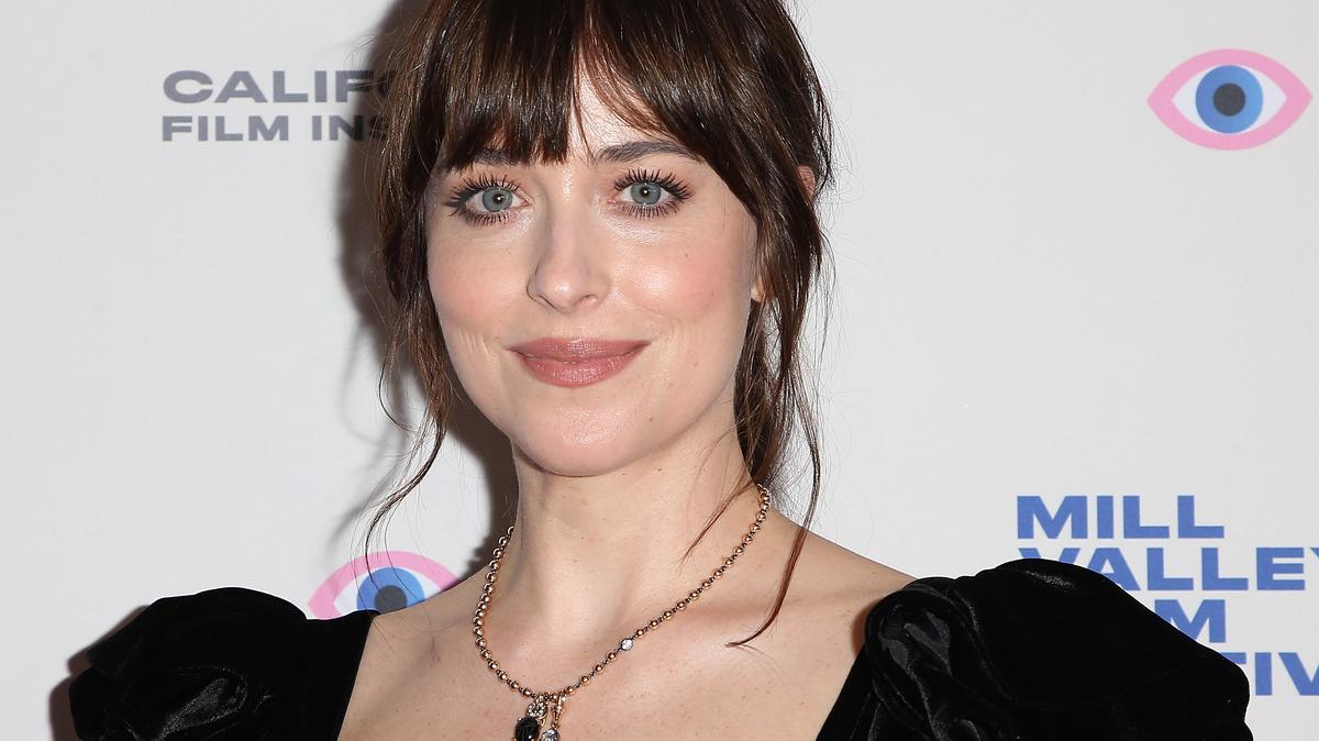 Dakota Johnson szépségtitkai: négy lépésben a ragyogó és egészséges arcbőrért