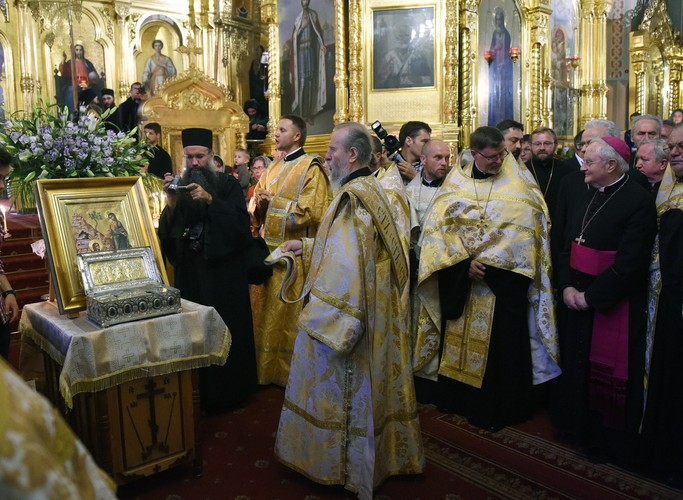 Relikwie przyleciały do Polski