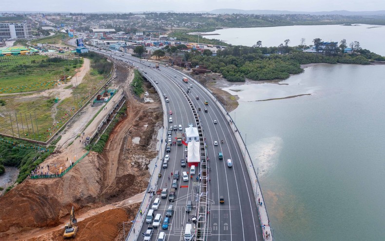 President Uhuru Kenyatta travelled to Makupa in Mombasa County for the launch of the new Sh4.5 billion Makupa Bridge.