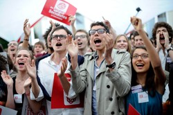 Hollande może robić, co chce. Ma absolutną większość!