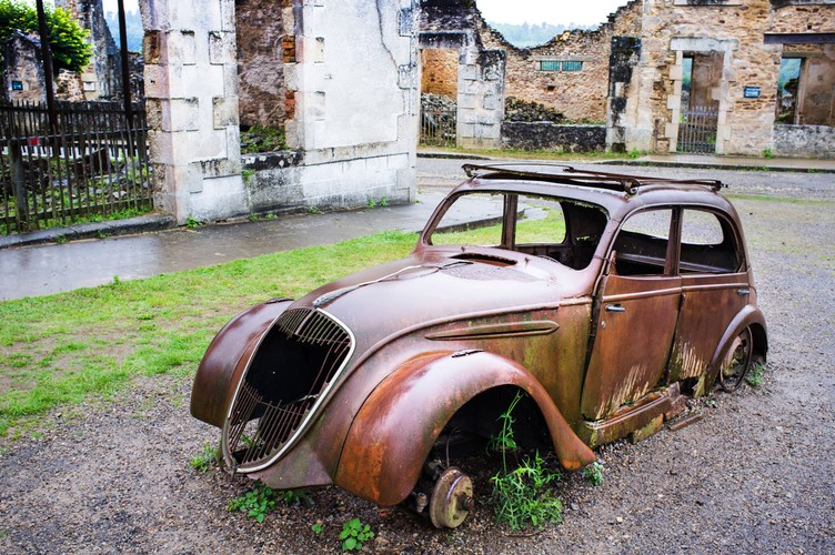 ORADOUR-SUR-GLANE. ŚWIADECTWO OKRUCIEŃSTWA WOJNY