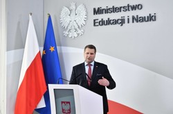 Podwyżka dla nauczycieli i pensum. Czarnek: Chcemy, żeby nauczyciele godnie zarabiali