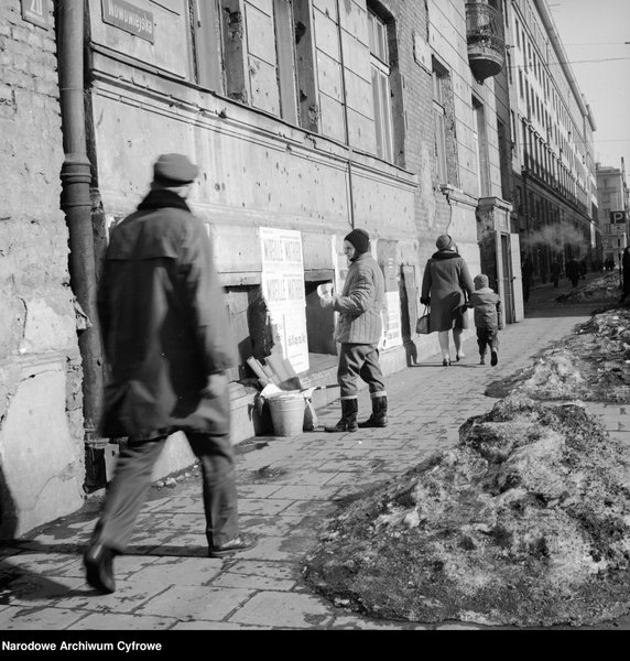 Sceny uliczne ze śródmieścia Warszawy (1969)