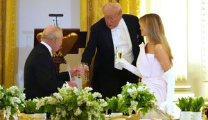 Kralj Čarls i Donald i Melanija Tramp