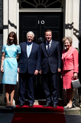 Samanth i David Cameronowie oraz Norma i John Major