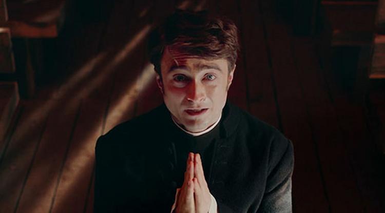 Daniel Radcliffe a Csodatévők (Miracle Workers) harmadik évadának előzetesében