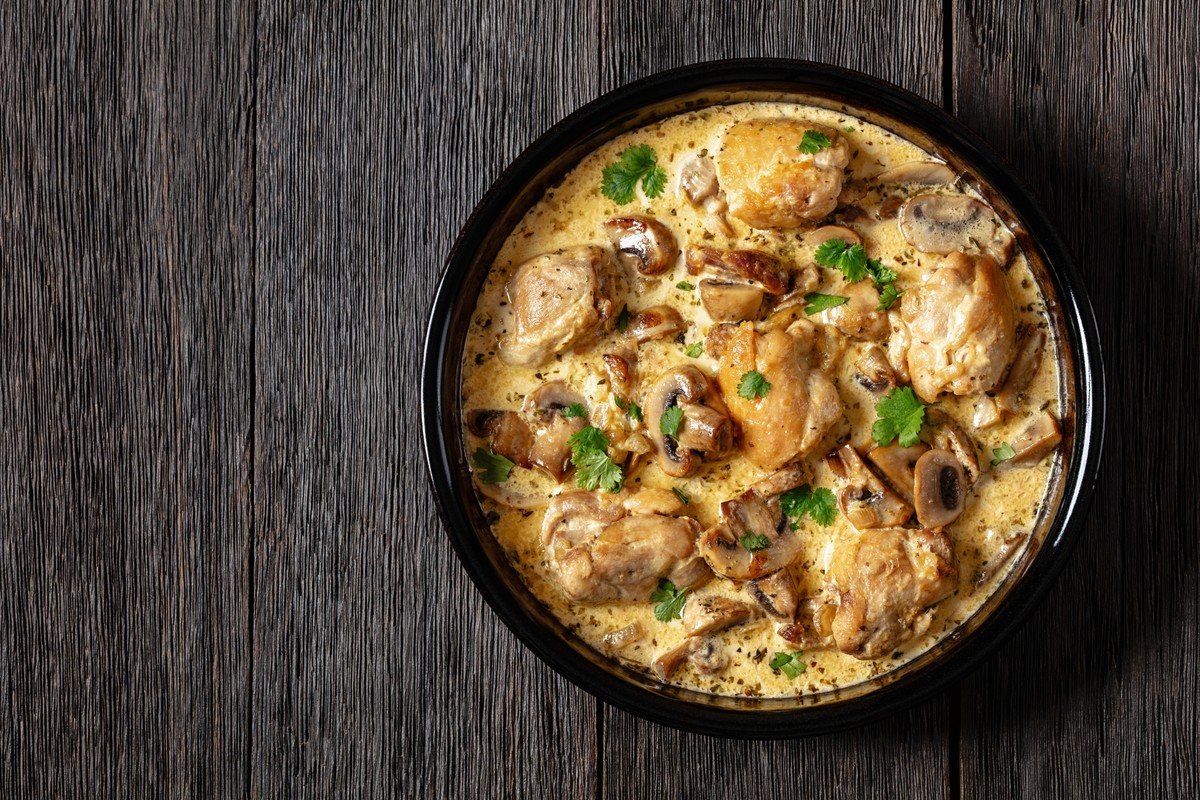 Chicken,Thighs,In,A,Creamy,Mushroom,Garlic,Sauce,With,Herbs