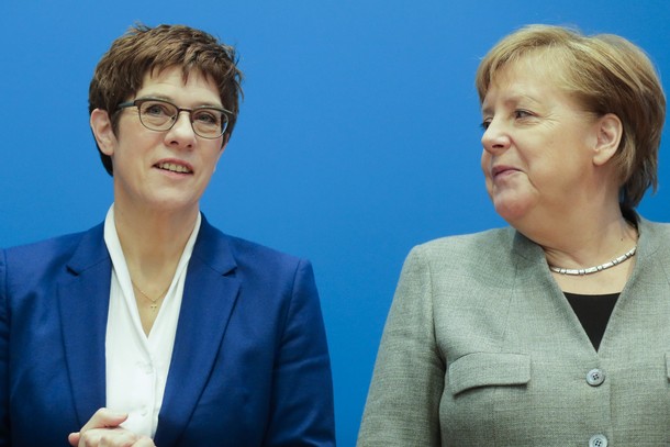 Annegret Kramp-Karrenbauer i Angela Merkel