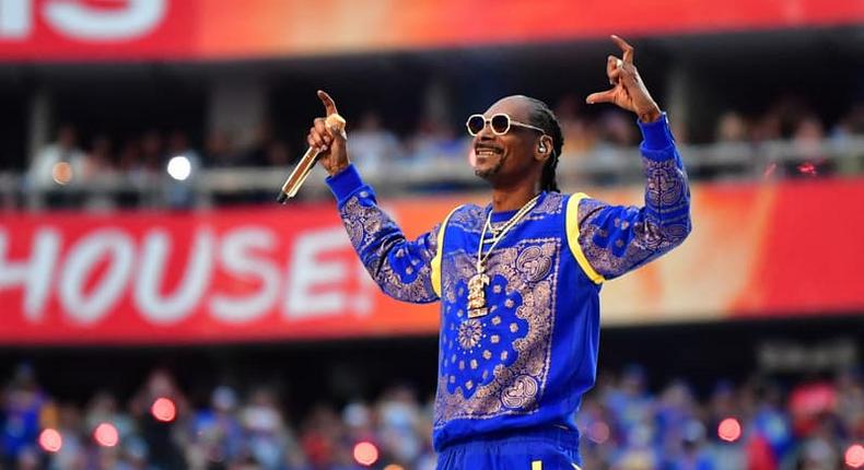 Snoop Dogg lors de sa prestation à la mi-temps du Super Bowl, au SoFi Stadium d'Inglewood, le 13 février 2022. - Frederic J. Brown - AFP