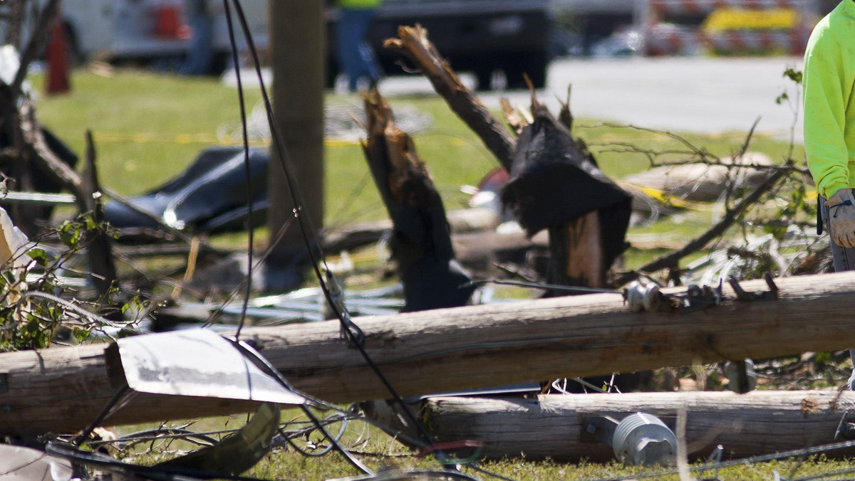 45 osób zginęło, a 9 zostało rannych w stanie Alabama na południowym wschodzie USA w związku z tornadami i burzami, które przetaczają się przez południe Stanów Zjednoczonych. na całym dotkniętym obszarze przez ostatnie trzy dni zginęło 66 osób.
