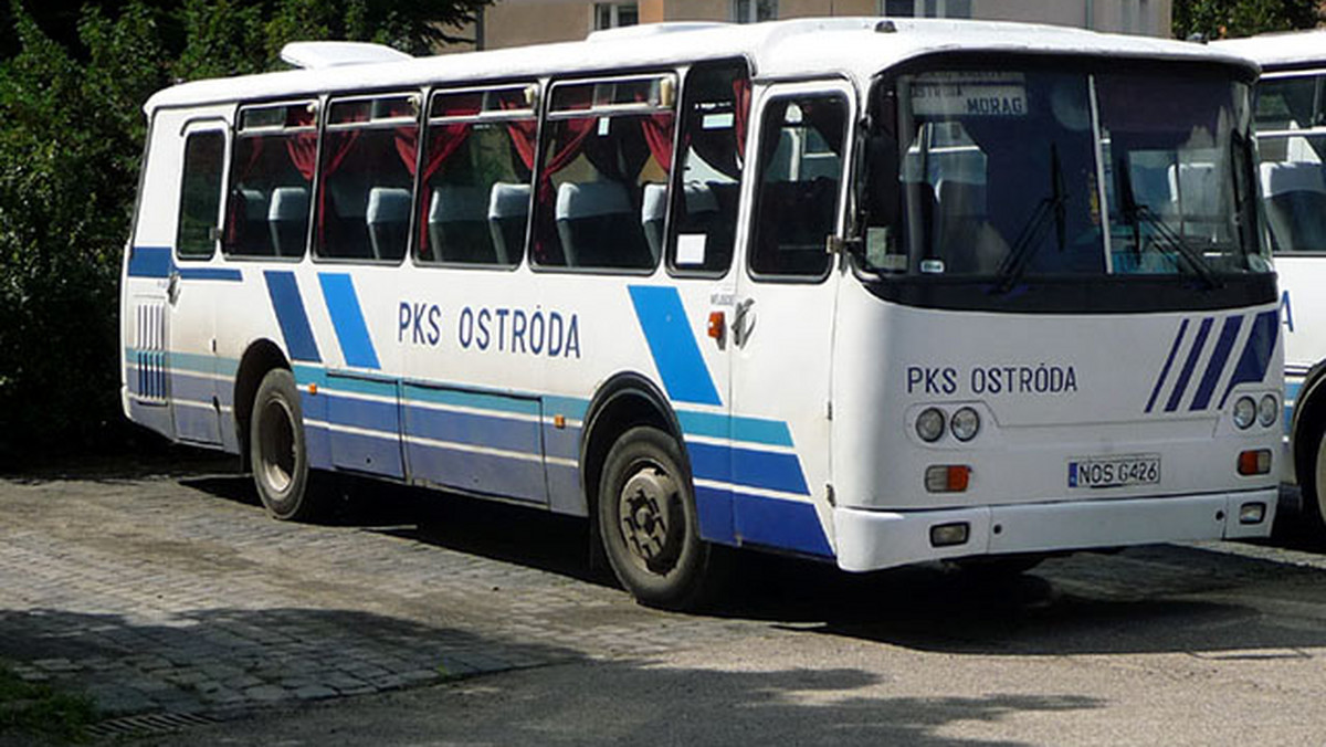 Załoga PKS Ostróda, w tym także kierowcy autobusów, zapowiadają, że w poniedziałek o 6 rano przystąpią do strajku, w wyniku którego autobusy tego przewoźnika mają pozostać w bazach. Pracodawca strajku nie uznaje i twierdzi, że wszystkie kursy się odbędą.