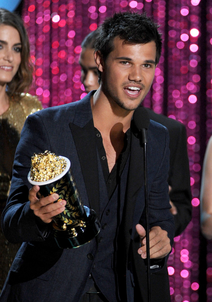 ”Saga zmierzch” triumfuje na MTV Movie Awards 2012