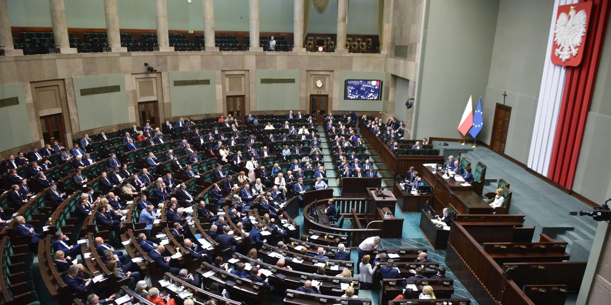 Na zdjęciu: Sejm w trakcie nocnych głosowań w sprawie "Piątki dla zwierząt"