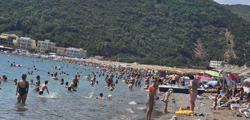 Pristupačne cene napunile sve do poslednjeg mesta