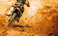 Tragedia w Nowym Targu. Wjechał motocyklem wprost pod lądujący szybowiec