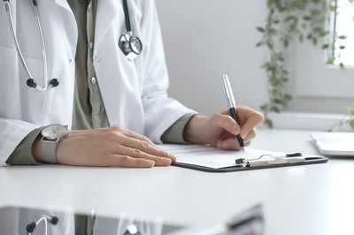 Czas oczekiwania do specjalistów w Polsce 2025. Ile czeka się na wizytę? [RAPORT]