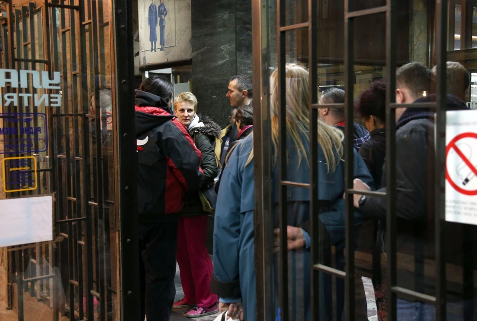 Red u Glavnoj pošti večeras nekoliko minuta pre ponoći