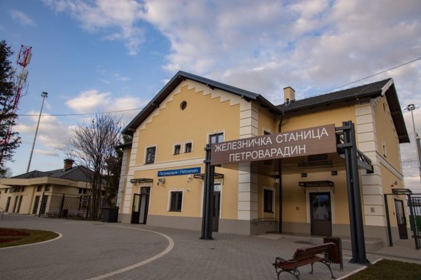 Železnička stanica Petrovaradin