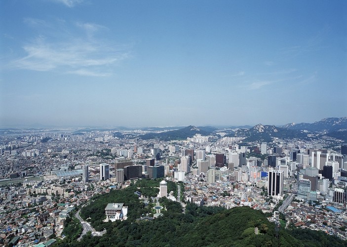 4. Seul. W stolicy Korei Południowej mieszka 25,3 mln osób.