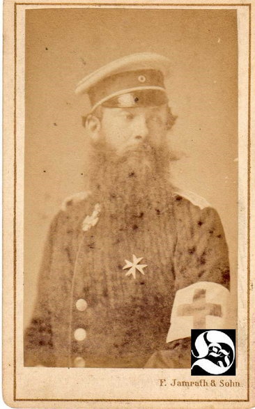 Jan Henryk XI w mundurze służbowym, 1870 rok · fot. Zbiory własne Justyny i Damiana Okrętów