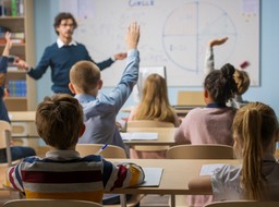 Nauczyciel podbierający "kompensówkę" może pracować w szkole do 31 sierpnia 2024 r.