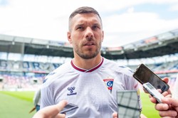 Lukas Podolski: Mój telefon jest "ciężki"