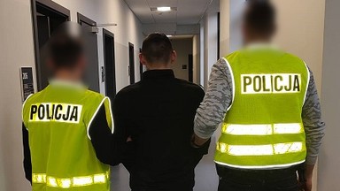 Zablokował tramwaje w Łodzi i kopał w radiowóz. Policja znalazła narkotyki