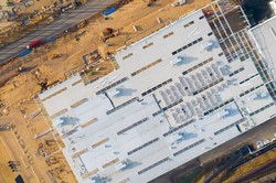 Grupa PSA inwestuje w Polsce. Nowa fabryka samochodów już pod dachem