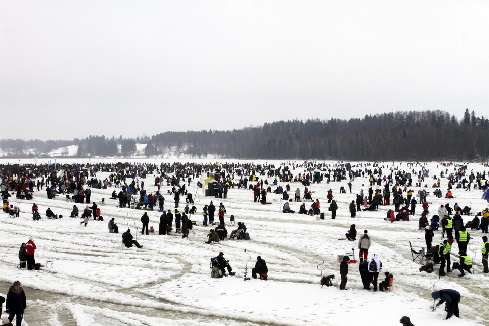 Zawody wędkarskie Kuldkala na jeziorze Viljandi, Estonia