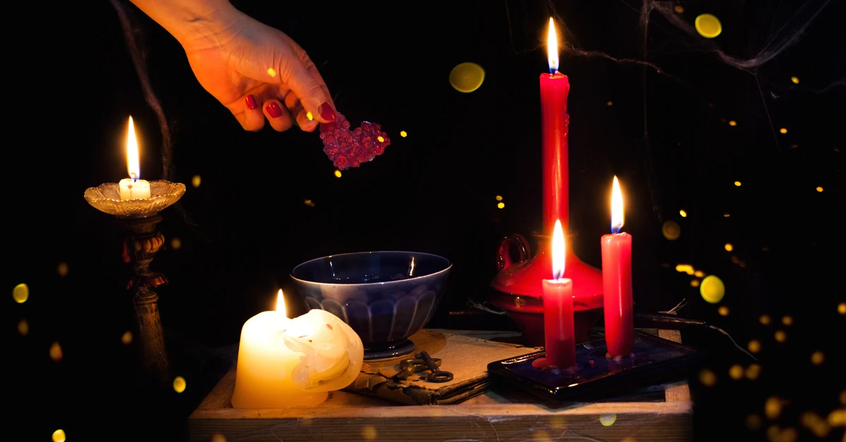 Andrzejki 2025. Noc wróżb, magii i zabawy! Kiedy wypadają i jakie tradycje warto odkopać?