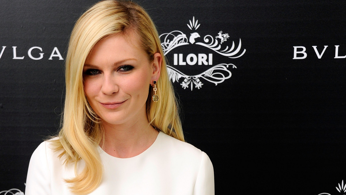 Kirsten Dunst bardzo przejmowała się swoją pierwszą nagą sceną filmową. - Nigdy wcześniej nie grałam nago. To bardzo stresujące - powiedziała aktorka.