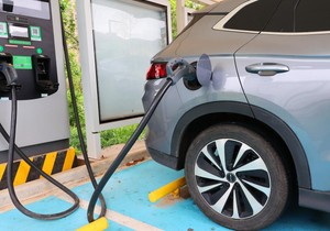 Energetska kriza ubrzava prelazak Evrope na solarne sisteme i električna vozila