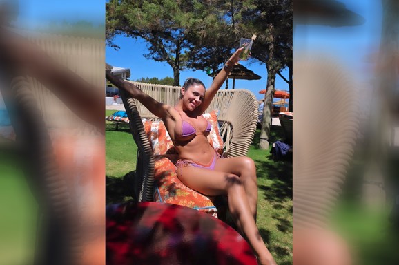 (FOTO) KUPAĆI JEDVA PREKRIO SILIKONE Sandra Afrika napustila Srbiju, pa se skinula: Niko nije zgodniji od nje