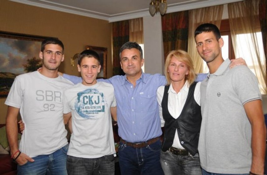 Na jahti "Dijana" su bili Novakova braća Marko i Đorđe, otac Srđan, majka Dijana i članovi posade