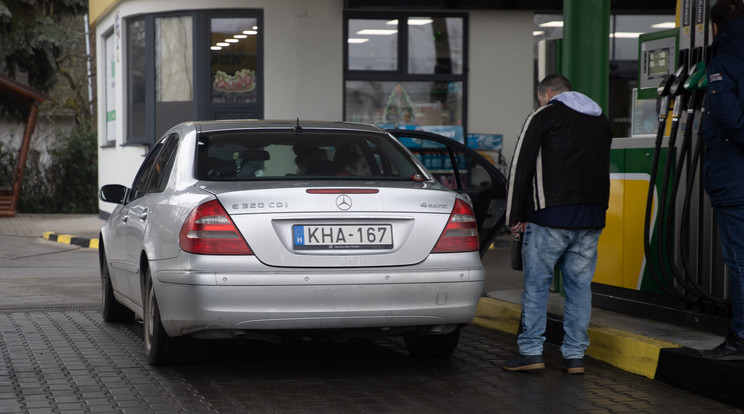 Péntektől csökken a benzin ára, mutatjuk, mennyivel / Fotó: Zsolnai Péter