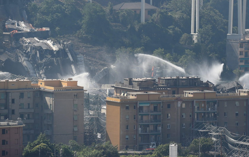 Włochy: Wysadzili most w Genui. To na nim doszło do katastrofy