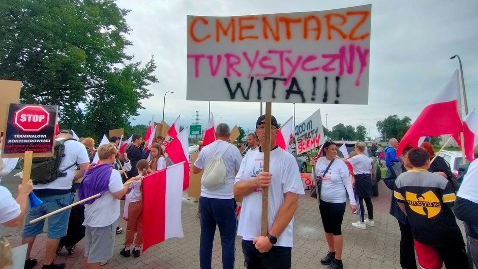 Protesty i radość. Skrajne emocje na otwarciu tunelu