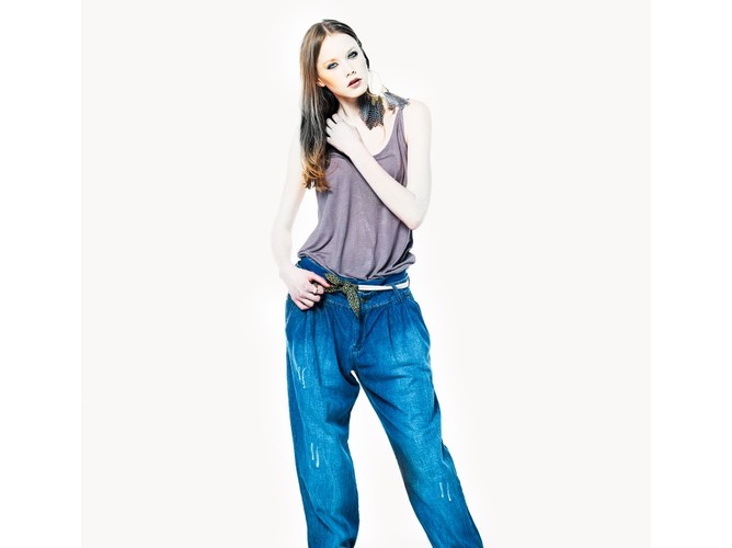 Letnie zabawy z denimem - kolekcja Bershka na lato 2011.