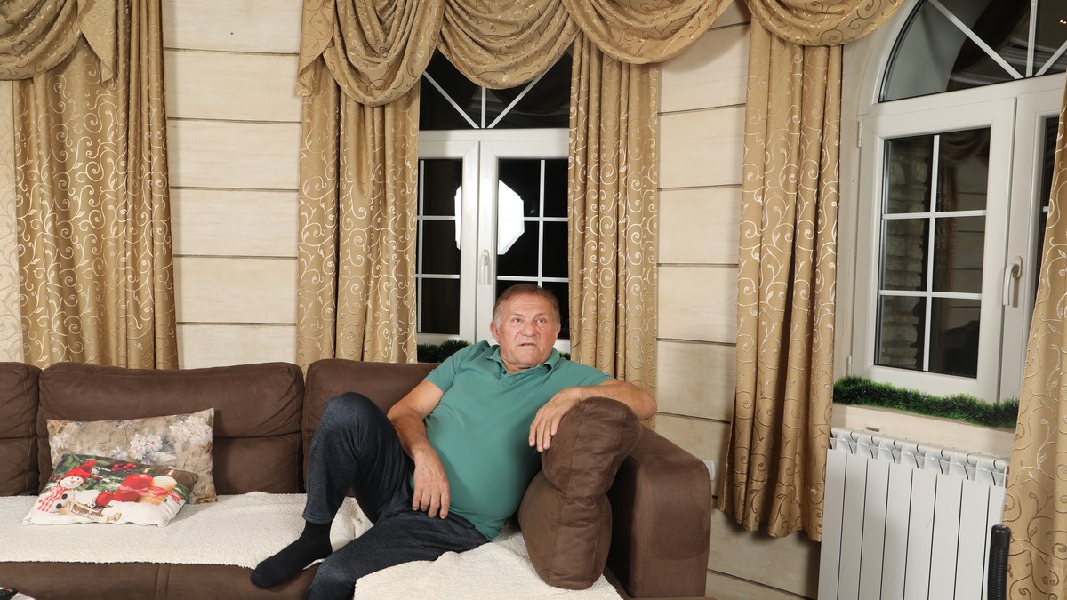 Komšije Miloša Bojanića progovorile o pevaču: "Njegovi vršnjaci ga ne vole"