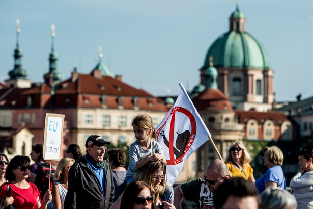 Sobotka zwrócił uwagę, że negatywna postawa Czech wobec kwot wynika przede wszystkim z faktu, że po przyjęciu stałego systemu rozdzielania uchodźców jego rząd w przyszłości nie będzie mógł mieć żadnego wpływu na liczbę przyjmowanych imigrantów