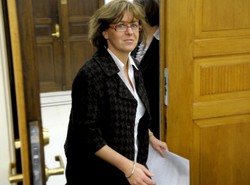 "PO próżnuje, a dzieci są wciąż katowane"