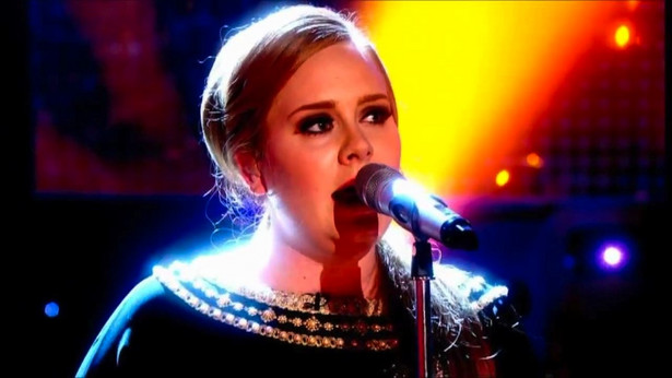 Adele po raz pierwszy zaśpiewała "Hello" na żywo – jak wam się podoba?