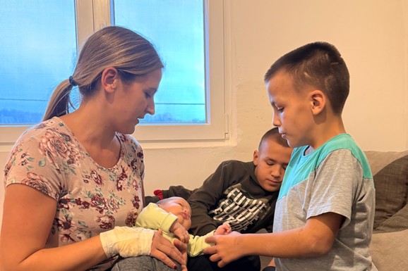 Dragana sama brine o tri sina, a jedan od njih boluje od retkog sindroma: Sada su u strahu KAKO ĆE DOČEKATI ZIMU